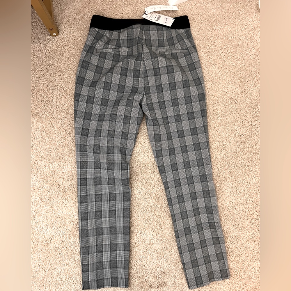 Zara pants form fitting ! Stretch